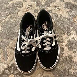 Vans black and white low top